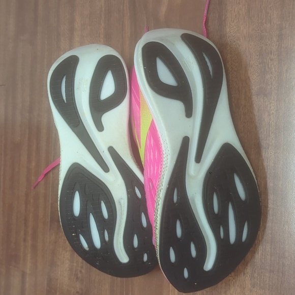 Brooks Women's Pink and Green Athletic Shoes - Picture 11 of 12